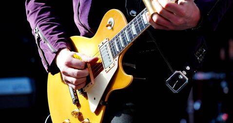 Guitar playing live.jpg Nashville: Ship off to the capital of country music